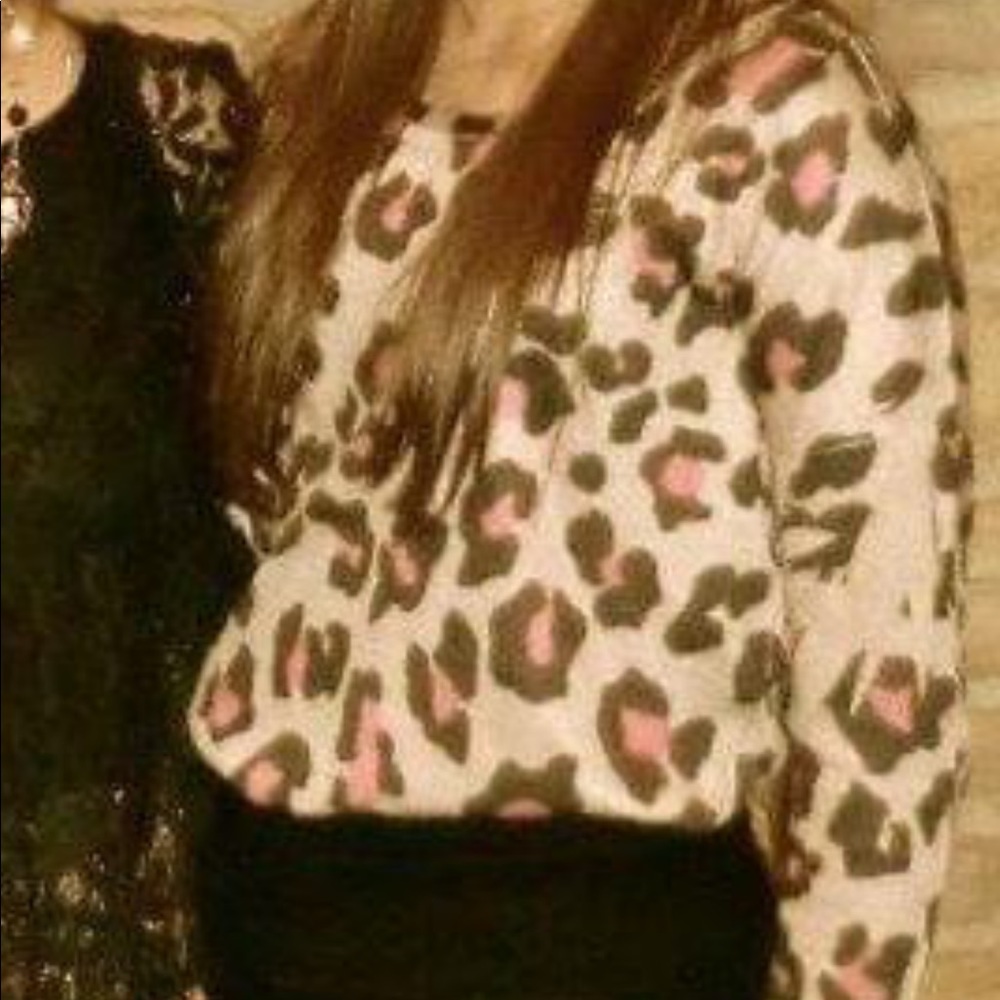 Cream and pink cheetah print lightweight sweater